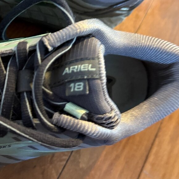 Brooks Ariel 18 Women's Size 8.5 Grey and Green - Worn a Few Times - Picture 7 of 7